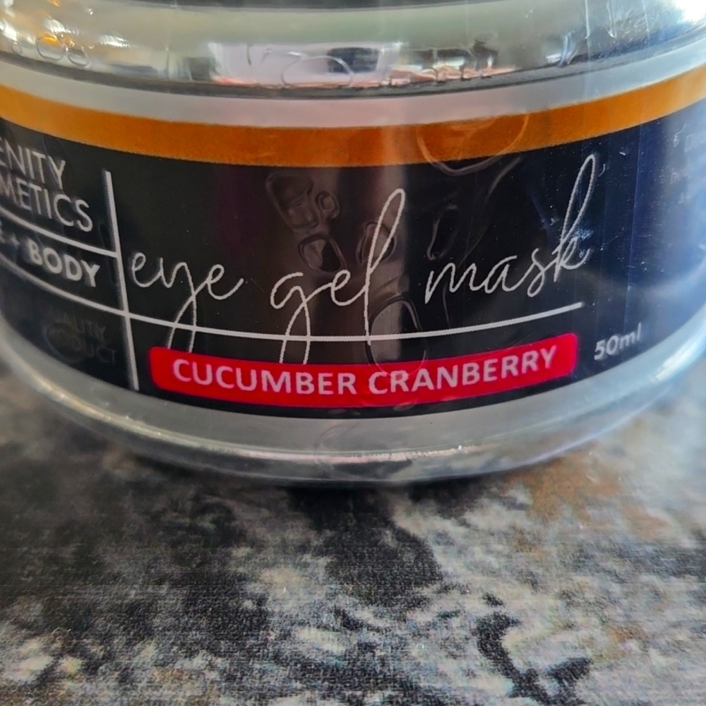Eye gel mask takes down puffy eyes in minutes. Bye Bye bags...Organic